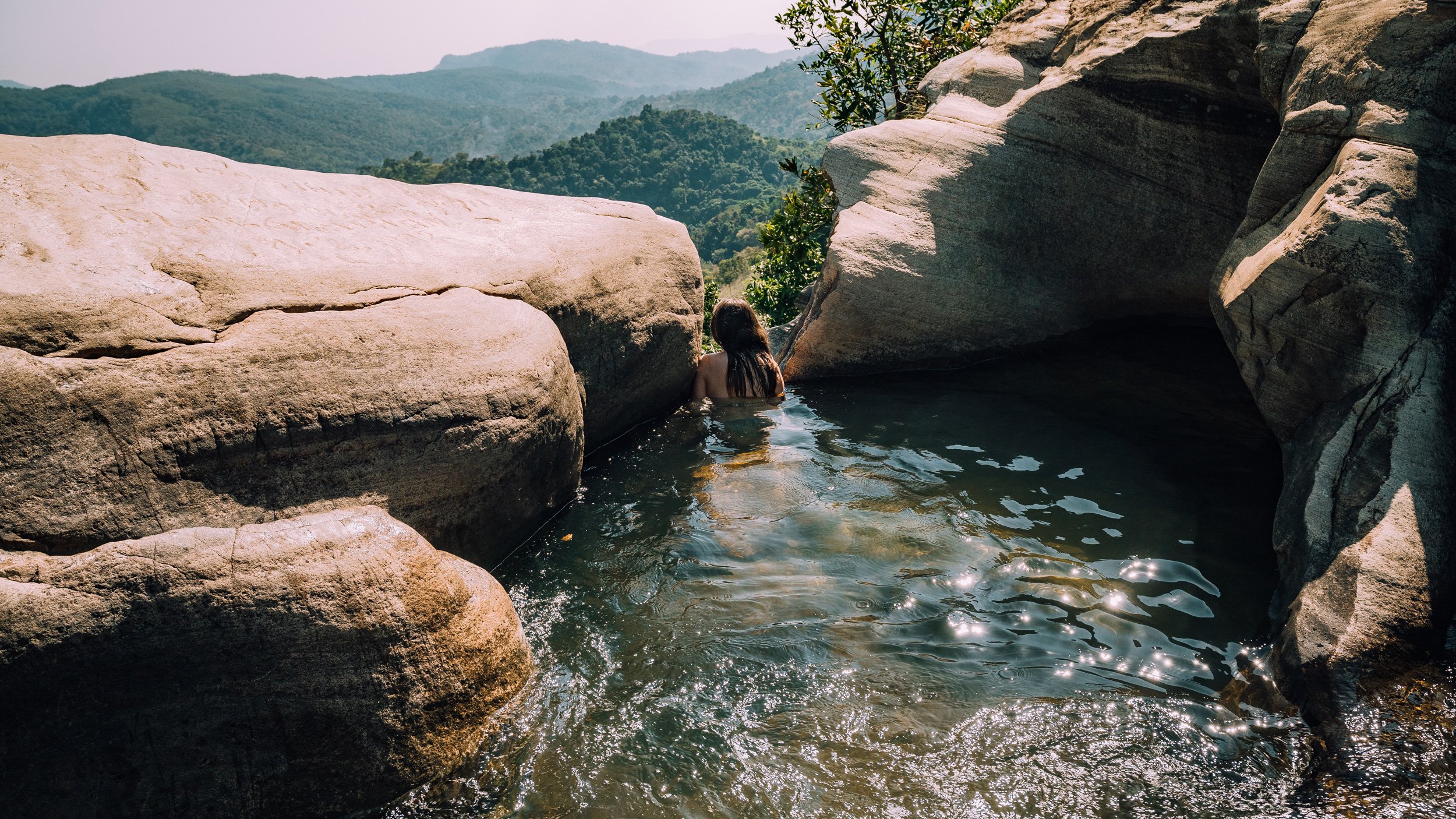 Diyaluma Waterfall